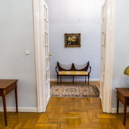 Luxury Downtown 3 Bedroom Apartment By Synagoge With Beautiful View Budapest Bagian luar foto