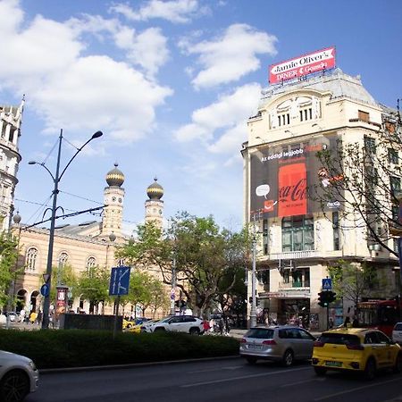 Luxury Downtown 3 Bedroom Apartment By Synagoge With Beautiful View Budapest Bagian luar foto