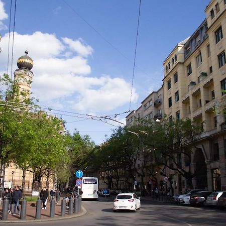 Luxury Downtown 3 Bedroom Apartment By Synagoge With Beautiful View Budapest Bagian luar foto