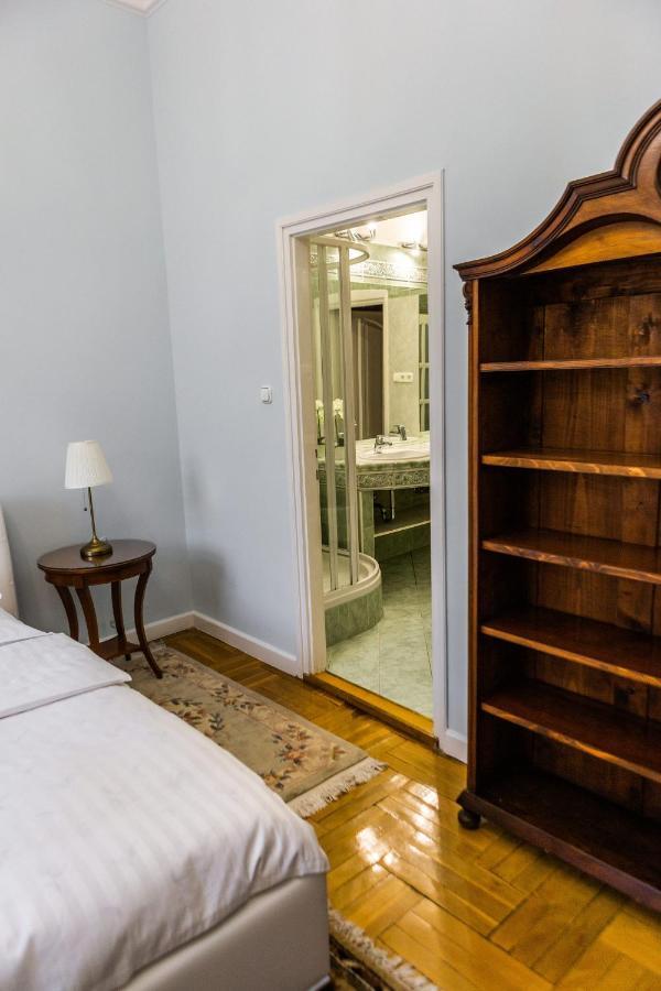 Luxury Downtown 3 Bedroom Apartment By Synagoge With Beautiful View Budapest Bagian luar foto