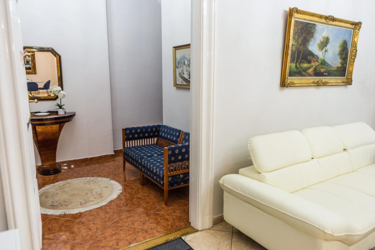 Luxury Downtown 3 Bedroom Apartment By Synagoge With Beautiful View Budapest Bagian luar foto