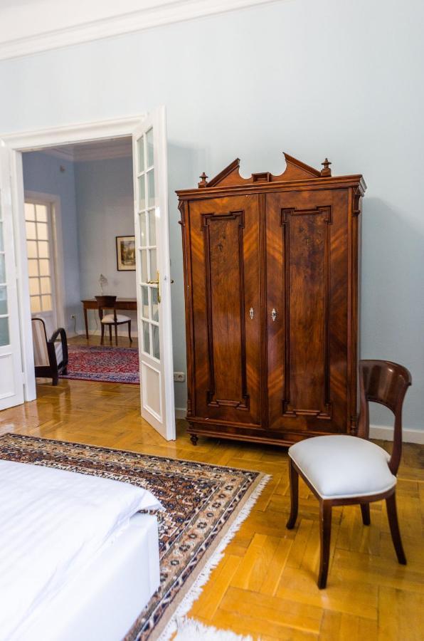 Luxury Downtown 3 Bedroom Apartment By Synagoge With Beautiful View Budapest Bagian luar foto