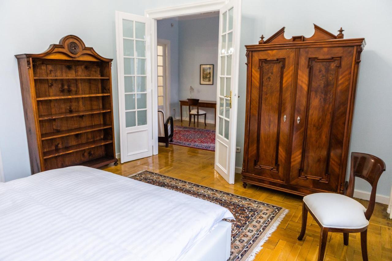 Luxury Downtown 3 Bedroom Apartment By Synagoge With Beautiful View Budapest Bagian luar foto