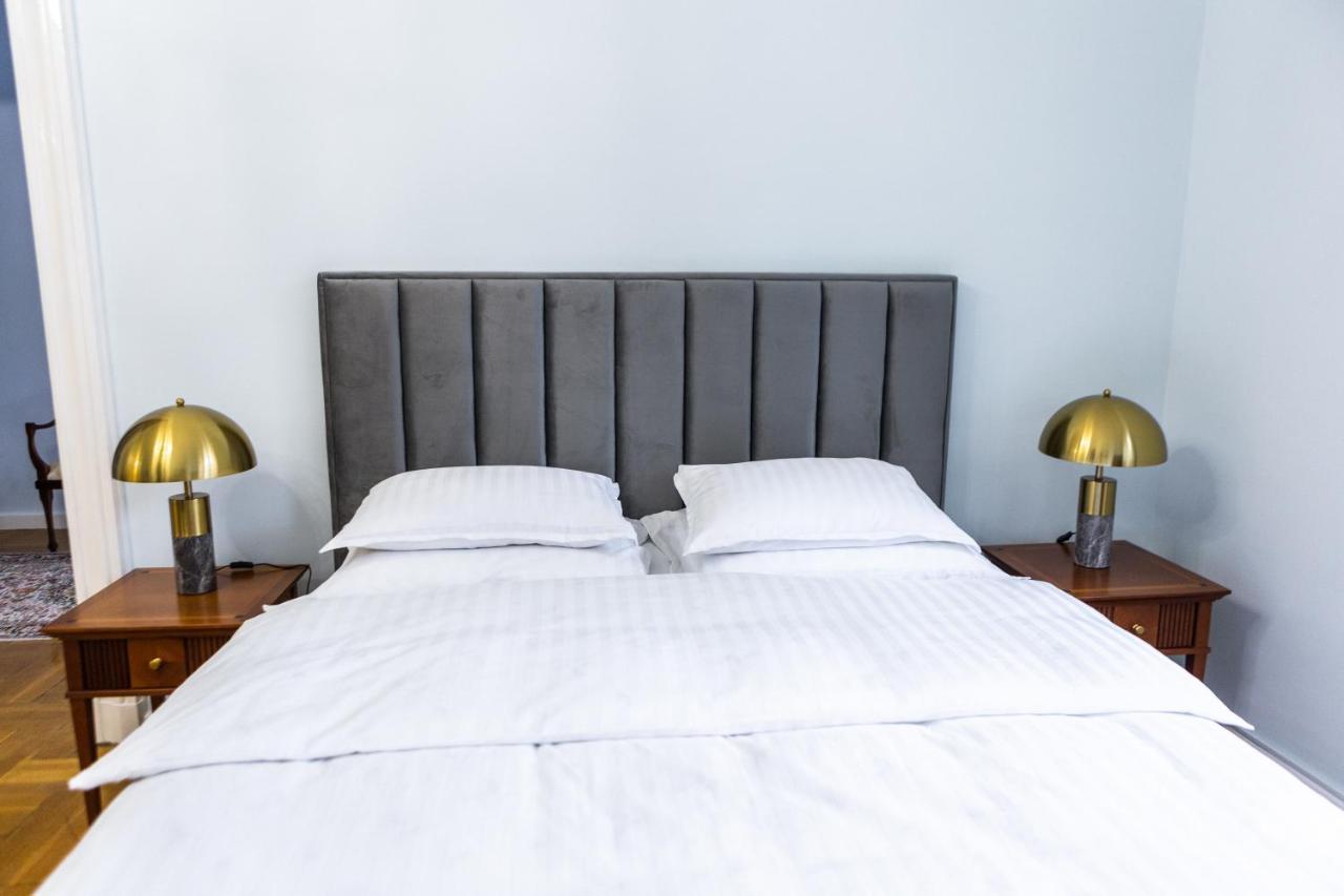 Luxury Downtown 3 Bedroom Apartment By Synagoge With Beautiful View Budapest Bagian luar foto