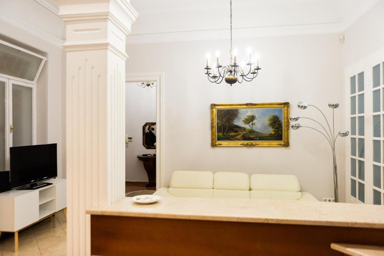 Luxury Downtown 3 Bedroom Apartment By Synagoge With Beautiful View Budapest Bagian luar foto