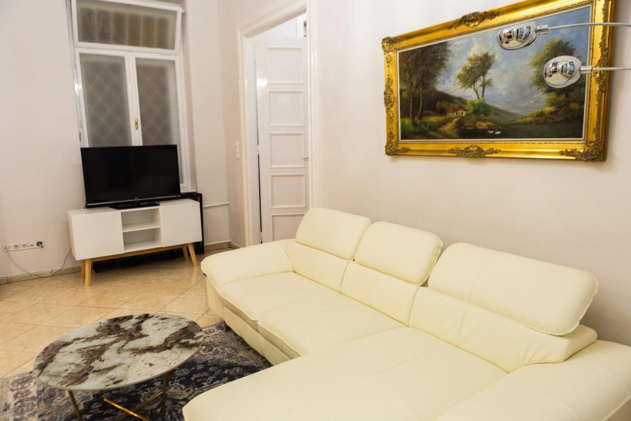 Luxury Downtown 3 Bedroom Apartment By Synagoge With Beautiful View Budapest Bagian luar foto