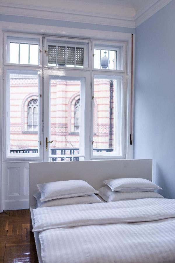 Luxury Downtown 3 Bedroom Apartment By Synagoge With Beautiful View Budapest Bagian luar foto