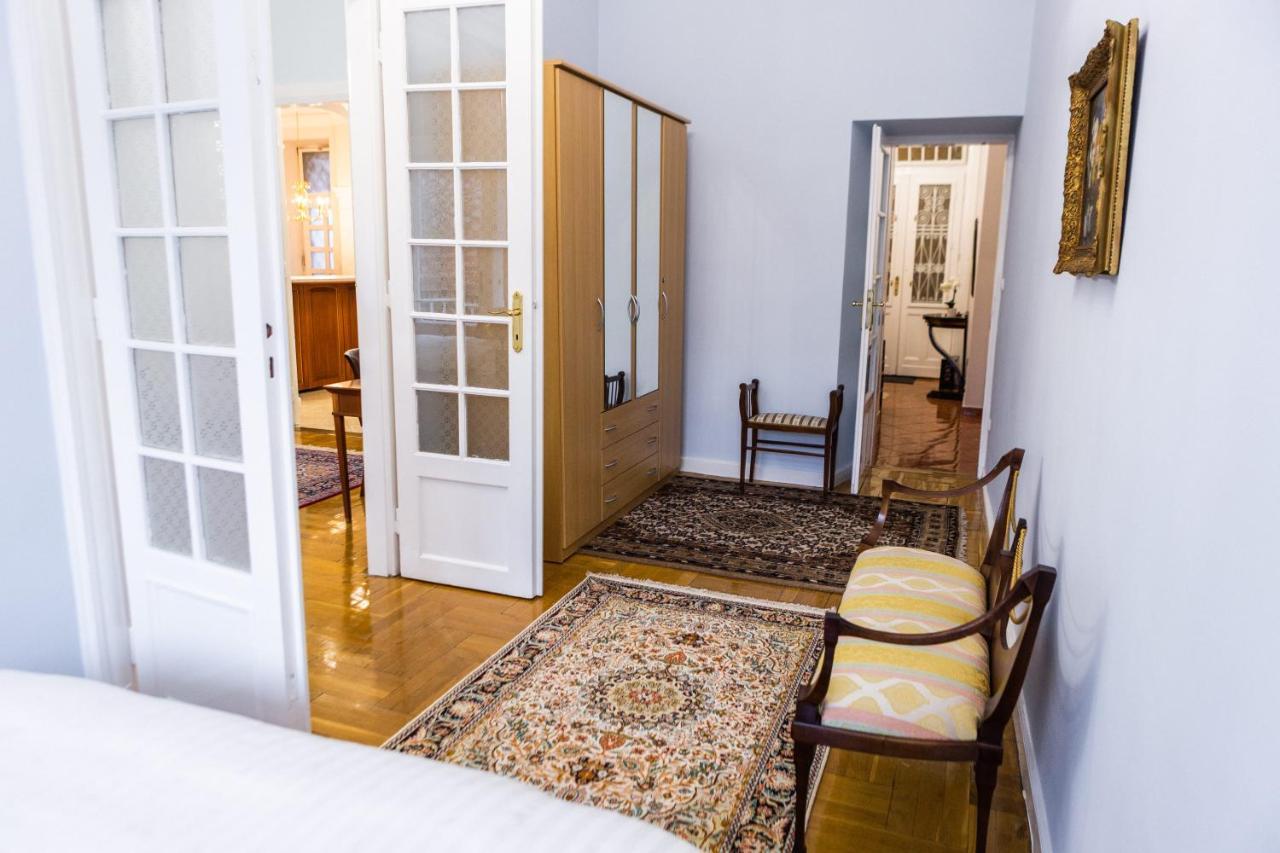 Luxury Downtown 3 Bedroom Apartment By Synagoge With Beautiful View Budapest Bagian luar foto
