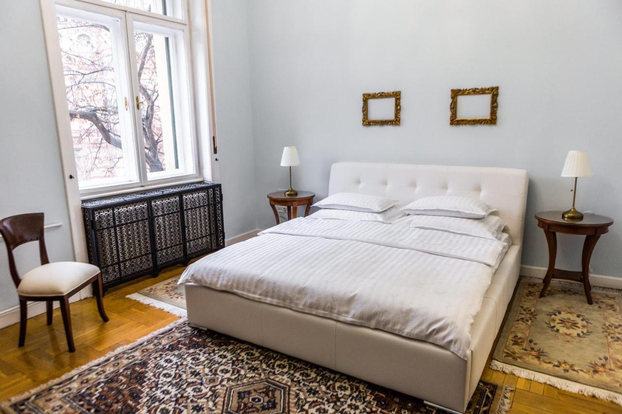 Luxury Downtown 3 Bedroom Apartment By Synagoge With Beautiful View Budapest Bagian luar foto
