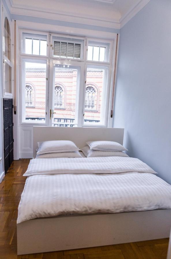 Luxury Downtown 3 Bedroom Apartment By Synagoge With Beautiful View Budapest Bagian luar foto