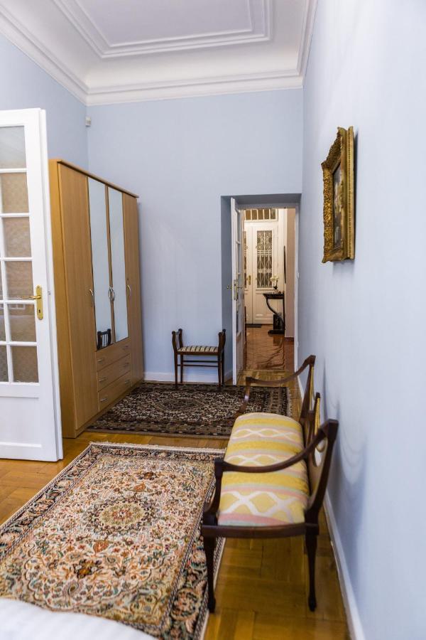 Luxury Downtown 3 Bedroom Apartment By Synagoge With Beautiful View Budapest Bagian luar foto