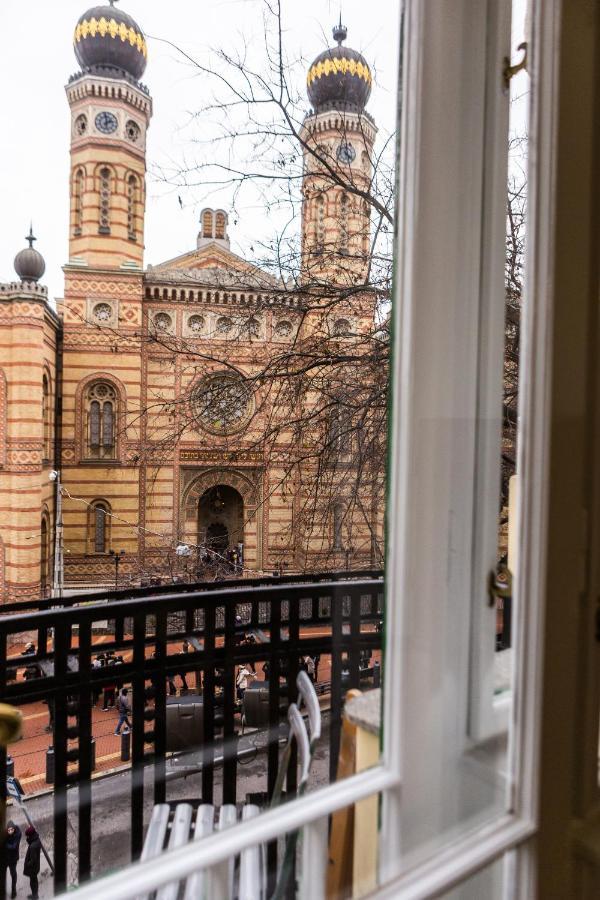 Luxury Downtown 3 Bedroom Apartment By Synagoge With Beautiful View Budapest Bagian luar foto