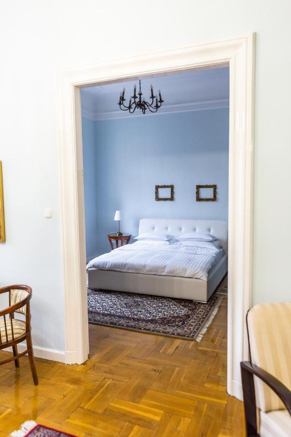 Luxury Downtown 3 Bedroom Apartment By Synagoge With Beautiful View Budapest Bagian luar foto