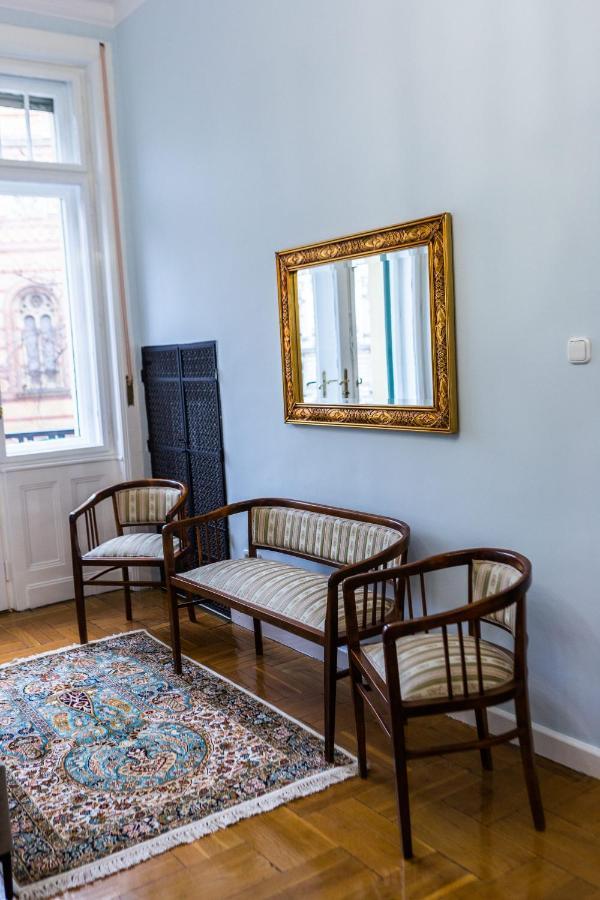 Luxury Downtown 3 Bedroom Apartment By Synagoge With Beautiful View Budapest Bagian luar foto