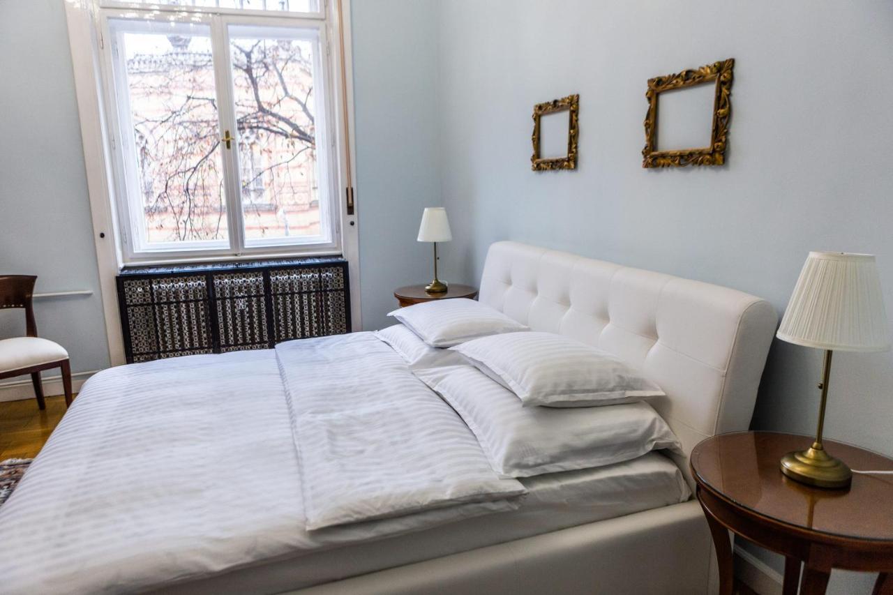 Luxury Downtown 3 Bedroom Apartment By Synagoge With Beautiful View Budapest Bagian luar foto