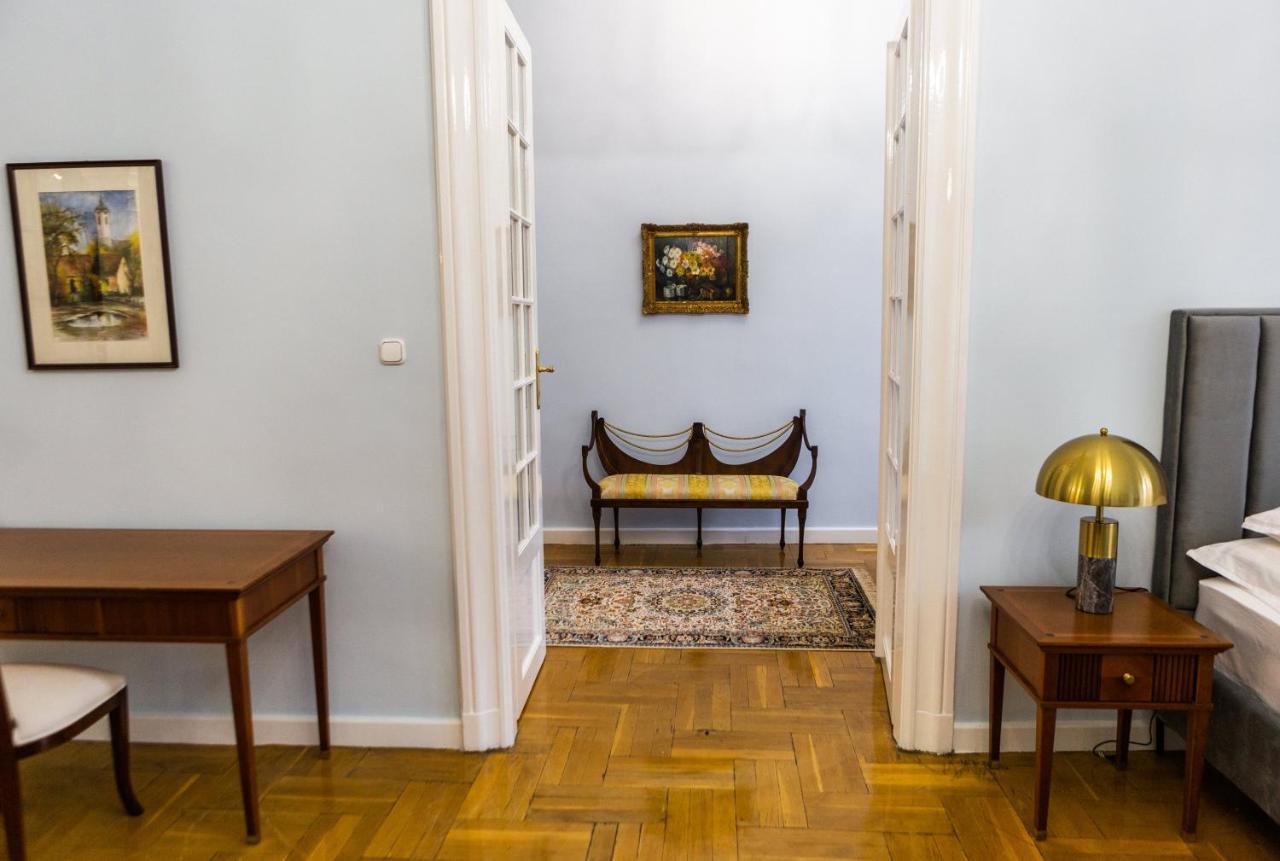 Luxury Downtown 3 Bedroom Apartment By Synagoge With Beautiful View Budapest Bagian luar foto