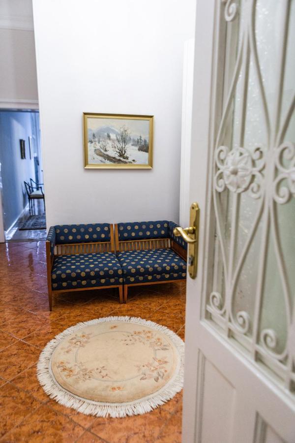 Luxury Downtown 3 Bedroom Apartment By Synagoge With Beautiful View Budapest Bagian luar foto