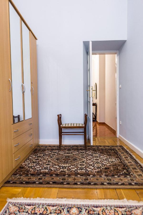 Luxury Downtown 3 Bedroom Apartment By Synagoge With Beautiful View Budapest Bagian luar foto