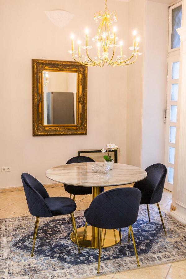 Luxury Downtown 3 Bedroom Apartment By Synagoge With Beautiful View Budapest Bagian luar foto