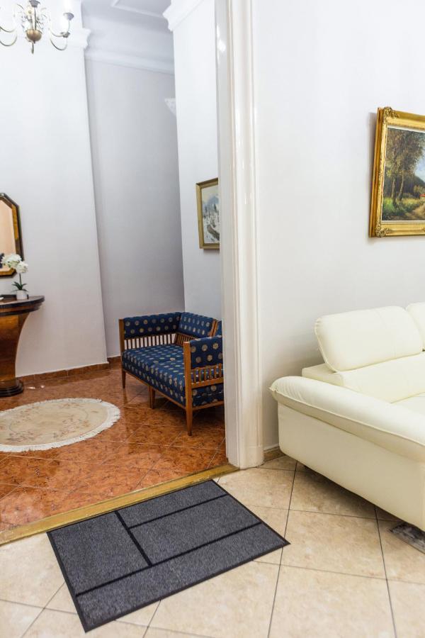 Luxury Downtown 3 Bedroom Apartment By Synagoge With Beautiful View Budapest Bagian luar foto