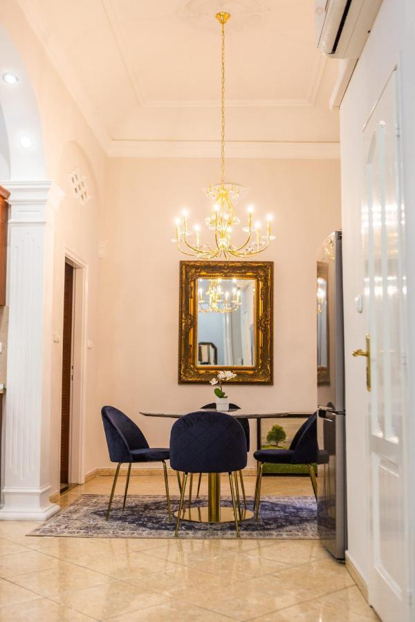 Luxury Downtown 3 Bedroom Apartment By Synagoge With Beautiful View Budapest Bagian luar foto