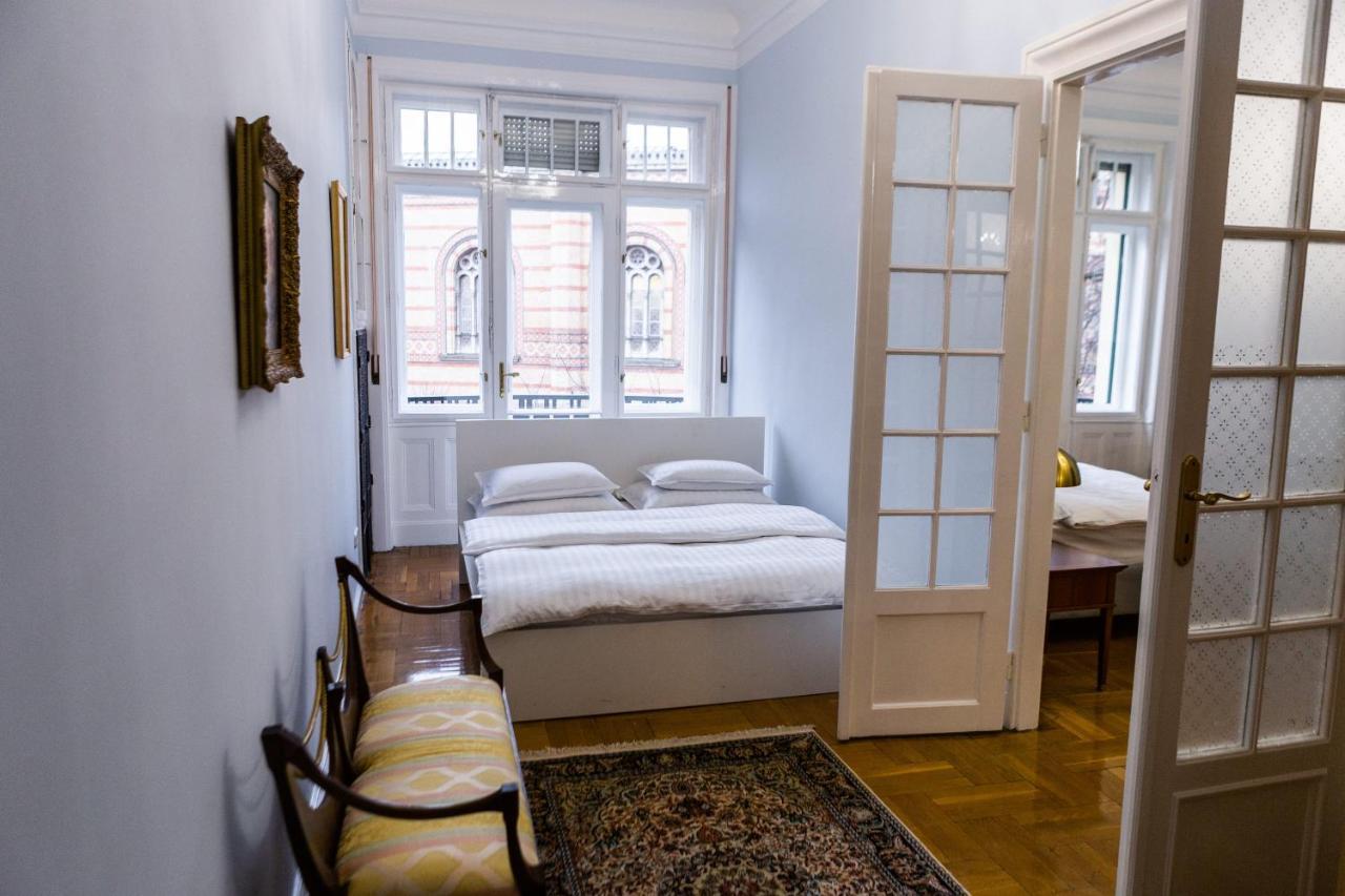 Luxury Downtown 3 Bedroom Apartment By Synagoge With Beautiful View Budapest Bagian luar foto