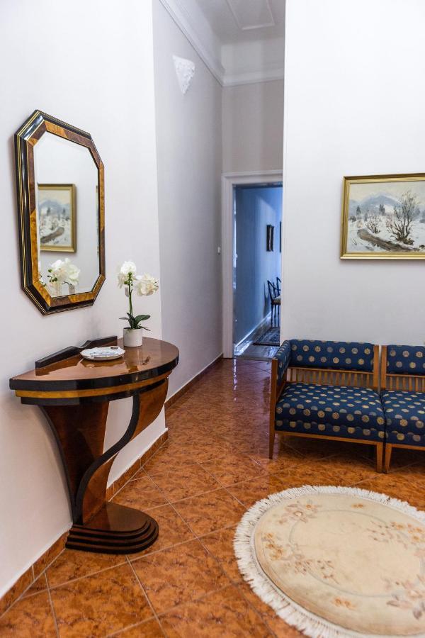 Luxury Downtown 3 Bedroom Apartment By Synagoge With Beautiful View Budapest Bagian luar foto
