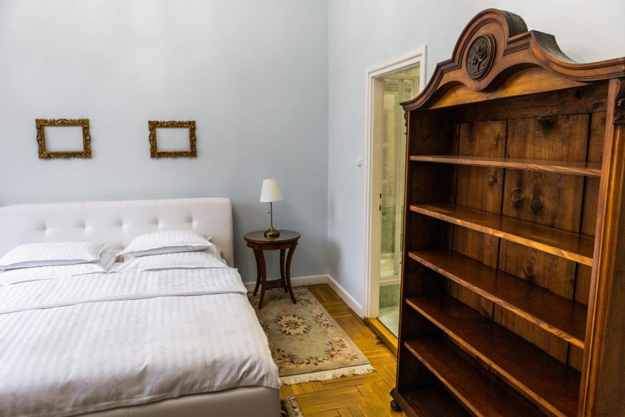 Luxury Downtown 3 Bedroom Apartment By Synagoge With Beautiful View Budapest Bagian luar foto