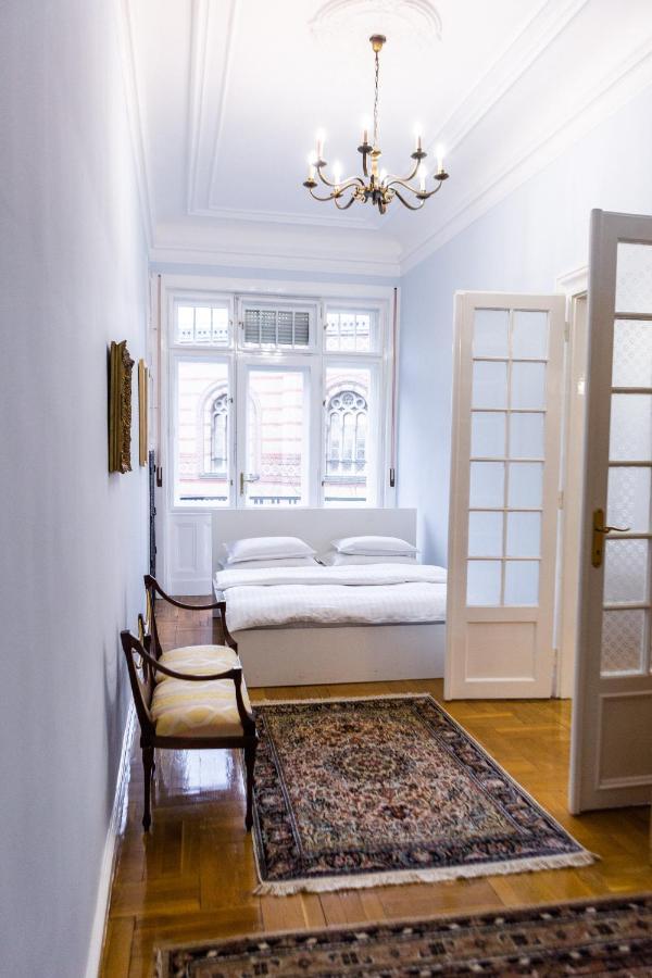 Luxury Downtown 3 Bedroom Apartment By Synagoge With Beautiful View Budapest Bagian luar foto