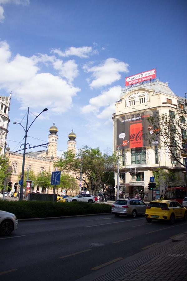 Luxury Downtown 3 Bedroom Apartment By Synagoge With Beautiful View Budapest Bagian luar foto